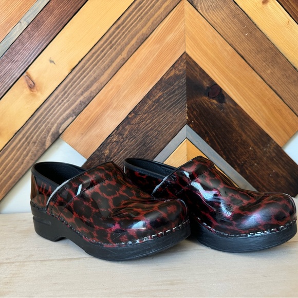 Dansko Red and Black Cheetah Clogs size 36 - Picture 6 of 6